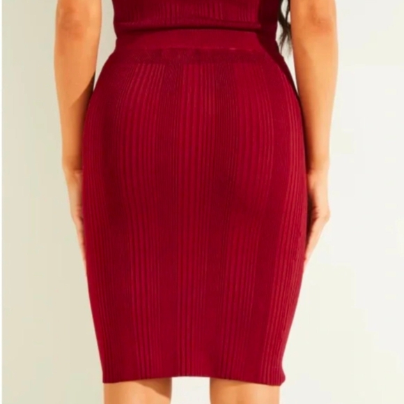 NWT GUESS ES ALCOSTA RIB MAPPED SKIRT BEET JUICE RED - Picture 2 of 8